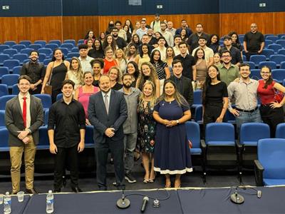 Foto da Notícia: OAB-MT oferece a estudantes de Direito treinamento em IA, PJe, oratória e mais ferramentas da advocacia
